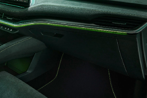 سكودا إلروك آر إس Glove Box