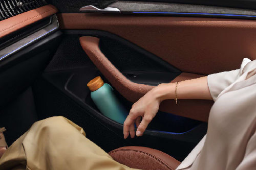 Side Bottle Holder of Superb Wagon