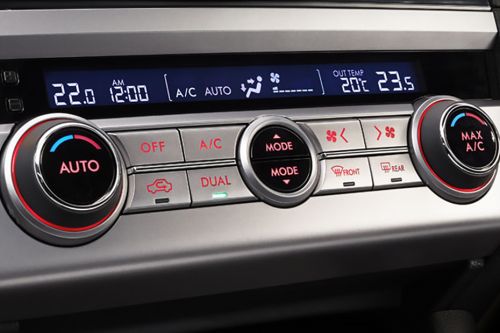 Front AC Controls of سوبارو Legacy