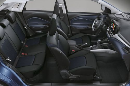 سوزوكي بالينو Front And Rear Seats Together