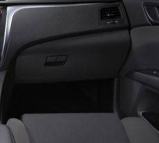 Suzuki Kizashi Glove Box