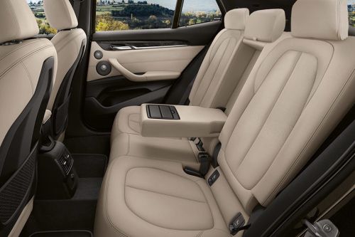 بي إم دبليو X2 (2022-2023) Rear Seats