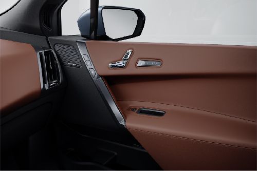 door handle interior of بي إم دبليو IX 2025