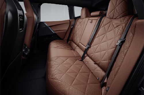 بي إم دبليو IX 2025 Rear Seats