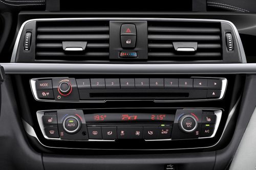 Front AC Controls of BMW M4 Coupe