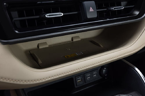 Power Accessories Outlet View of Toyota Highlander