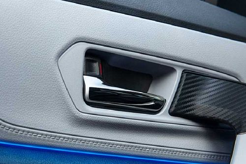 door handle interior of Toyota Veloz