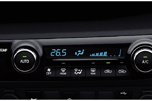 Front AC Controls of تويوتا هايلكس