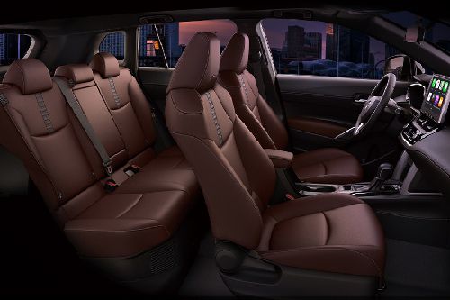 تويوتا كورولا كروس Front And Rear Seats Together