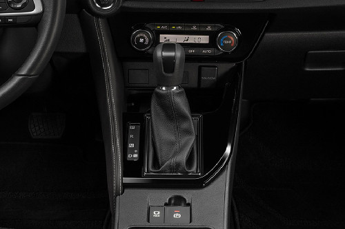 تويوتا يارس 2023 Gear Shifter
