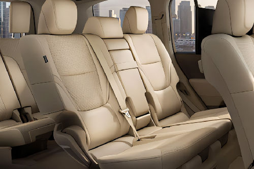 تويوتا لاند كروزر HEV ماكس Rear Seats
