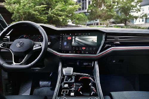 Dashboard View of Touareg
