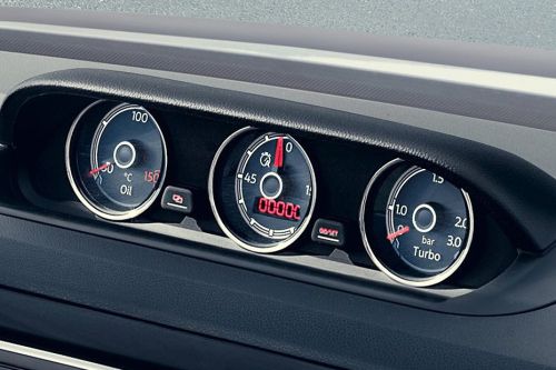 clock in Volkswagen Beetle