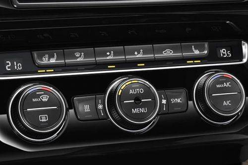Front AC Controls of فولكس فاجن Touareg (2012-2021)