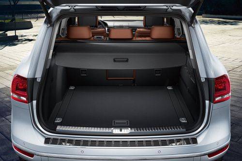 Storage Closer View of فولكس فاجن Touareg (2012-2021)