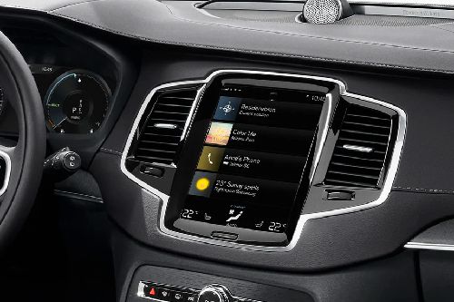 XC90 Recharge touch screen