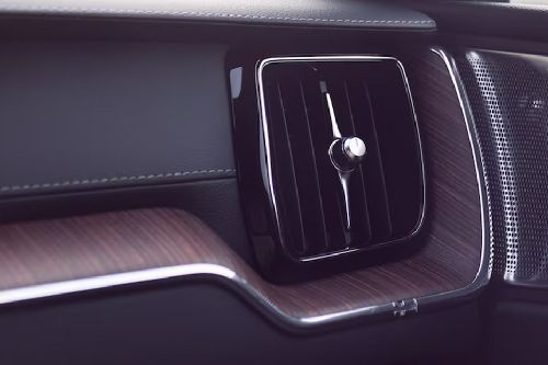 XC60 Recharge Rear AC Controls