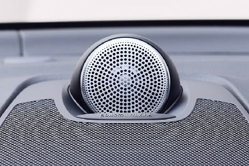 Speakers View of Volvo XC60 Recharge