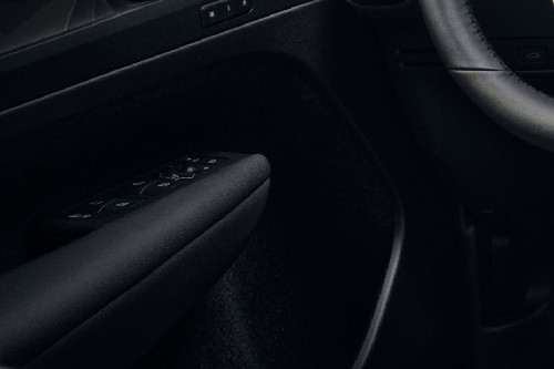 Volvo EC40 Drivers Side In Side Door Controls