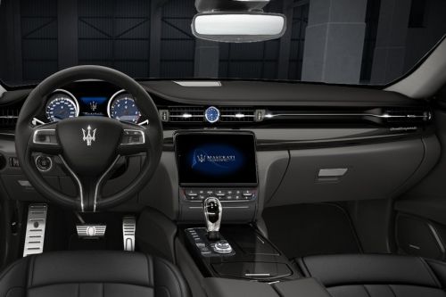 Dashboard View of Quattroporte