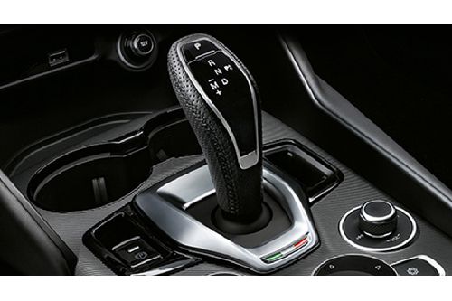 ألفا روميو جوليا Gear Shifter