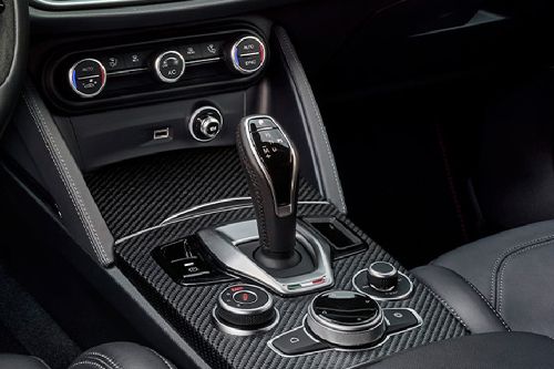 ألفا روميو ستلفيو كوادريفوليو Gear Shifter