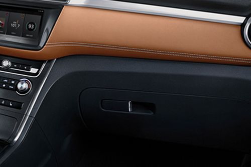 إم جي GS Glove Box