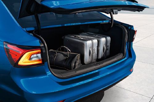 5 (2023-2024) Trunk Open