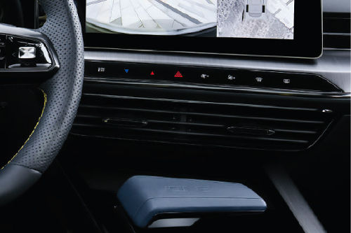 Front AC Controls of MG One