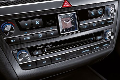 Front AC Controls of جينيسيس G80 SPORT