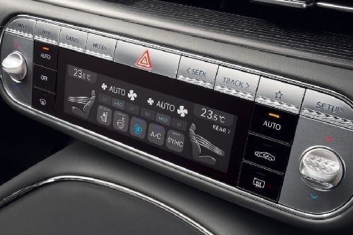 Front AC Controls of جينيسيس G90