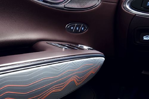 جينيسيس GV70 Drivers Side In Side Door Controls