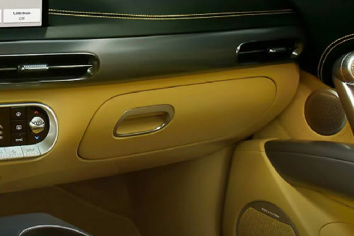 جينيسيس جي في 60 Glove Box