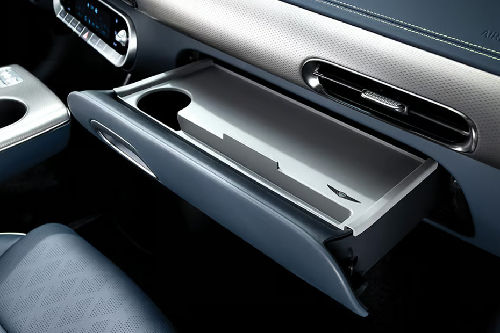 جينيسيس جي في 60 Glove Box Open
