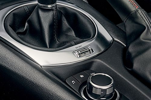 Center Controls of أبارث 124 Spider