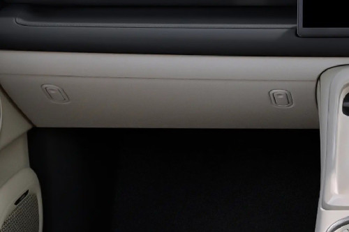 جي أي سي آيون V Glove Box
