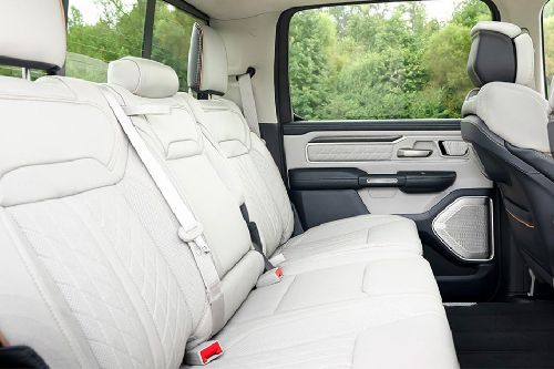 رام 1500 Rear Seats