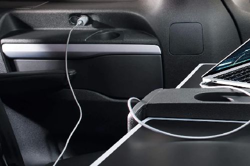Power Accessories Outlet View of أوبل زافيرا لايف