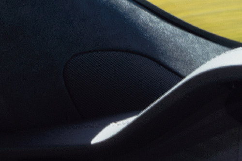 Speakers View of تيسلا موديل إس